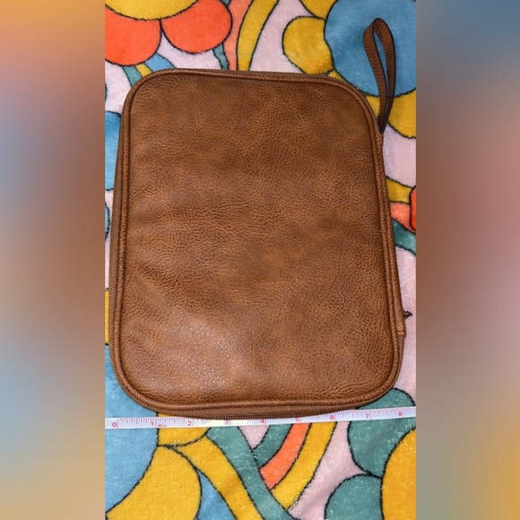 Frye and Co. Vegan Brown Leather Tech Storage Case Never Used - Picture 7 of 8